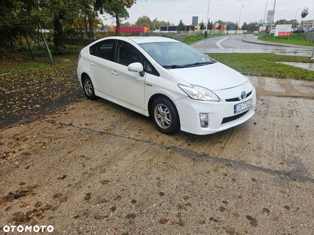 Toyota Prius 1.8 HSD Prestige - 2