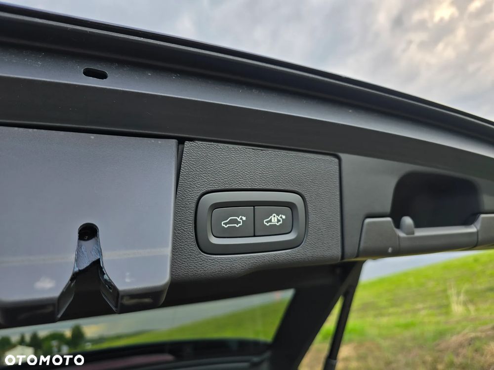 Volvo XC 60 B5 B AWD Plus Dark - 35