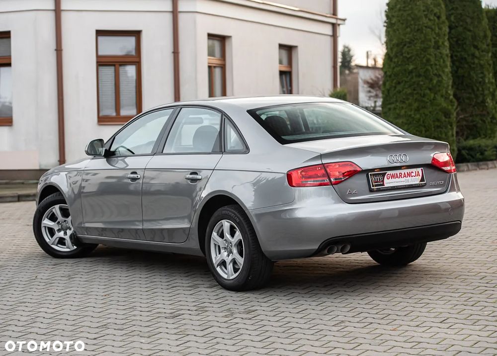 Audi A4 Limousine - 8