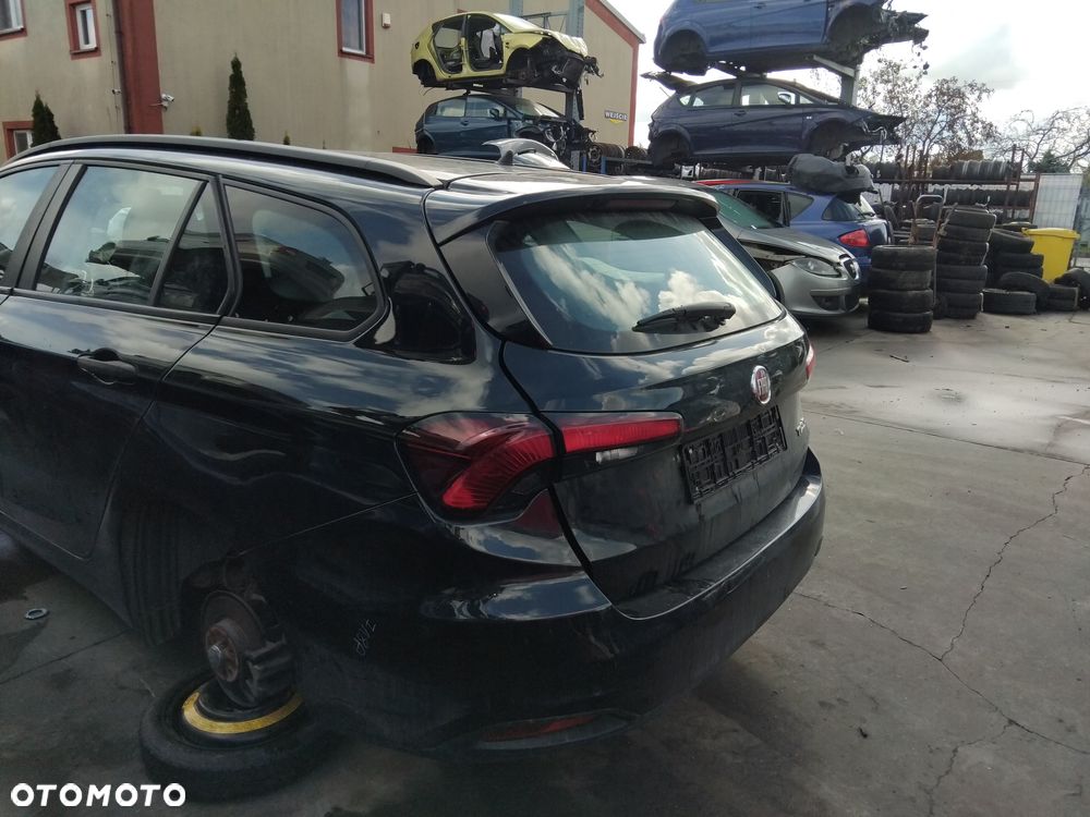 Fiat Tipo 2 16- kombi z silnikiem 1,4 T 940B7000 I skrzynią manualną 6 biegów lakier 718A - 5