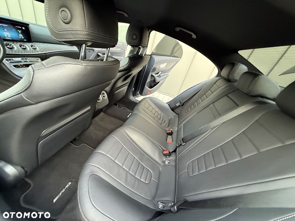 Mercedes-Benz CLS 300 d 4-Matic AMG - 16