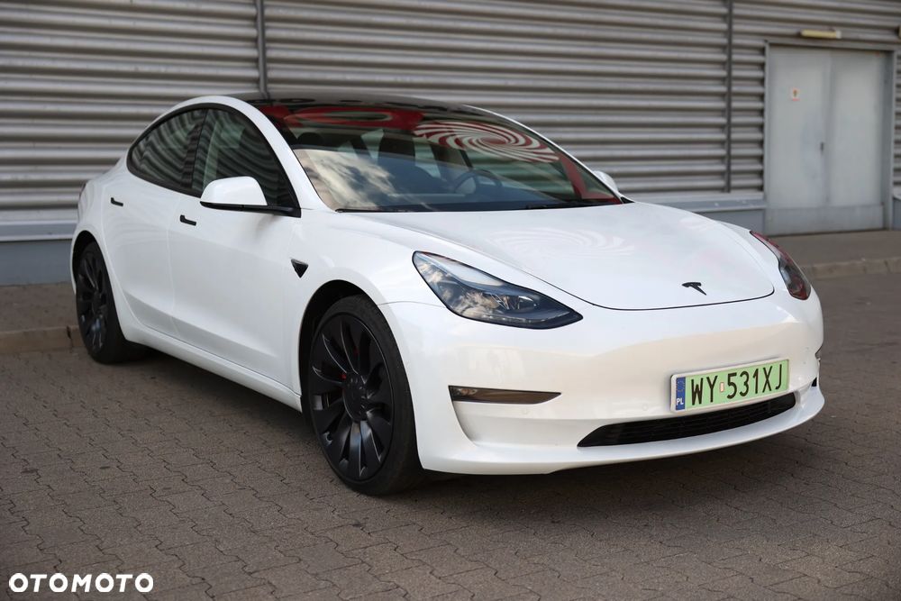 Tesla Model 3 - 32