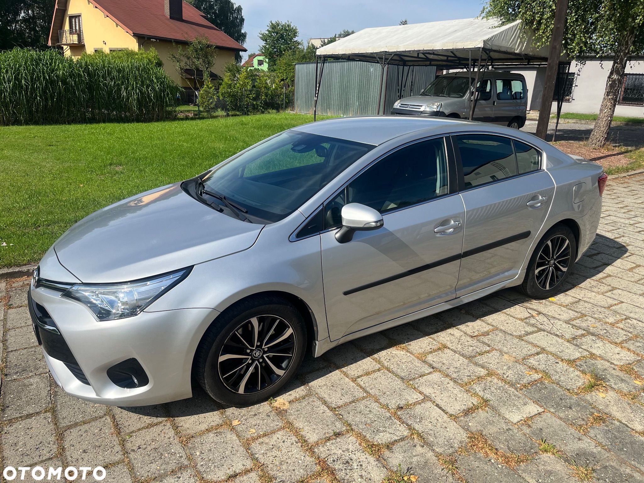 Toyota Avensis - 1