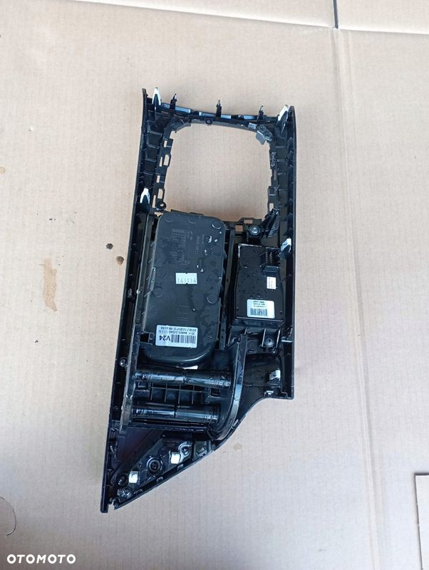 HYUNDAI I40 SCHOWEK RAMKA TUNELU ŚRODKOWEGO PRZEŁĄCZNIK EUROPA 84670-3Z000 - 2