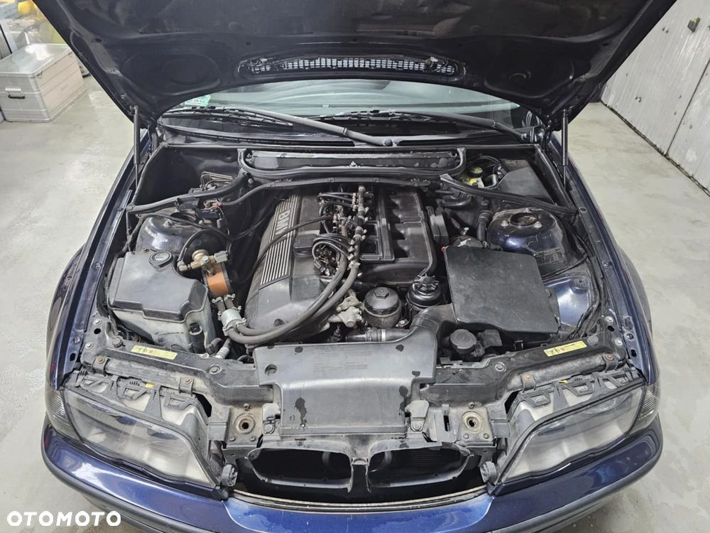 BMW Seria 3 330ix - 9