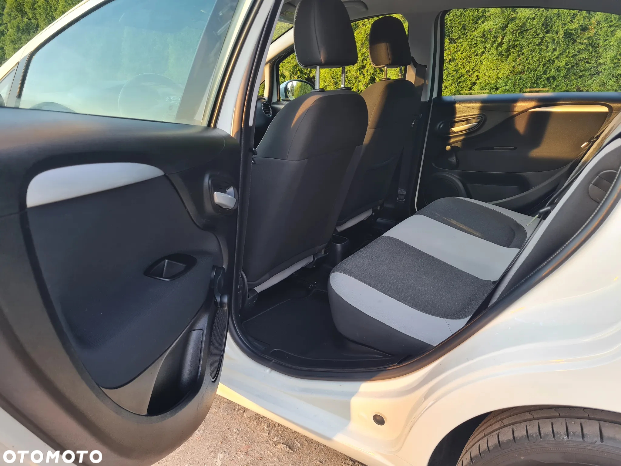 Fiat Punto Evo 1.2 8V Estiva - 12