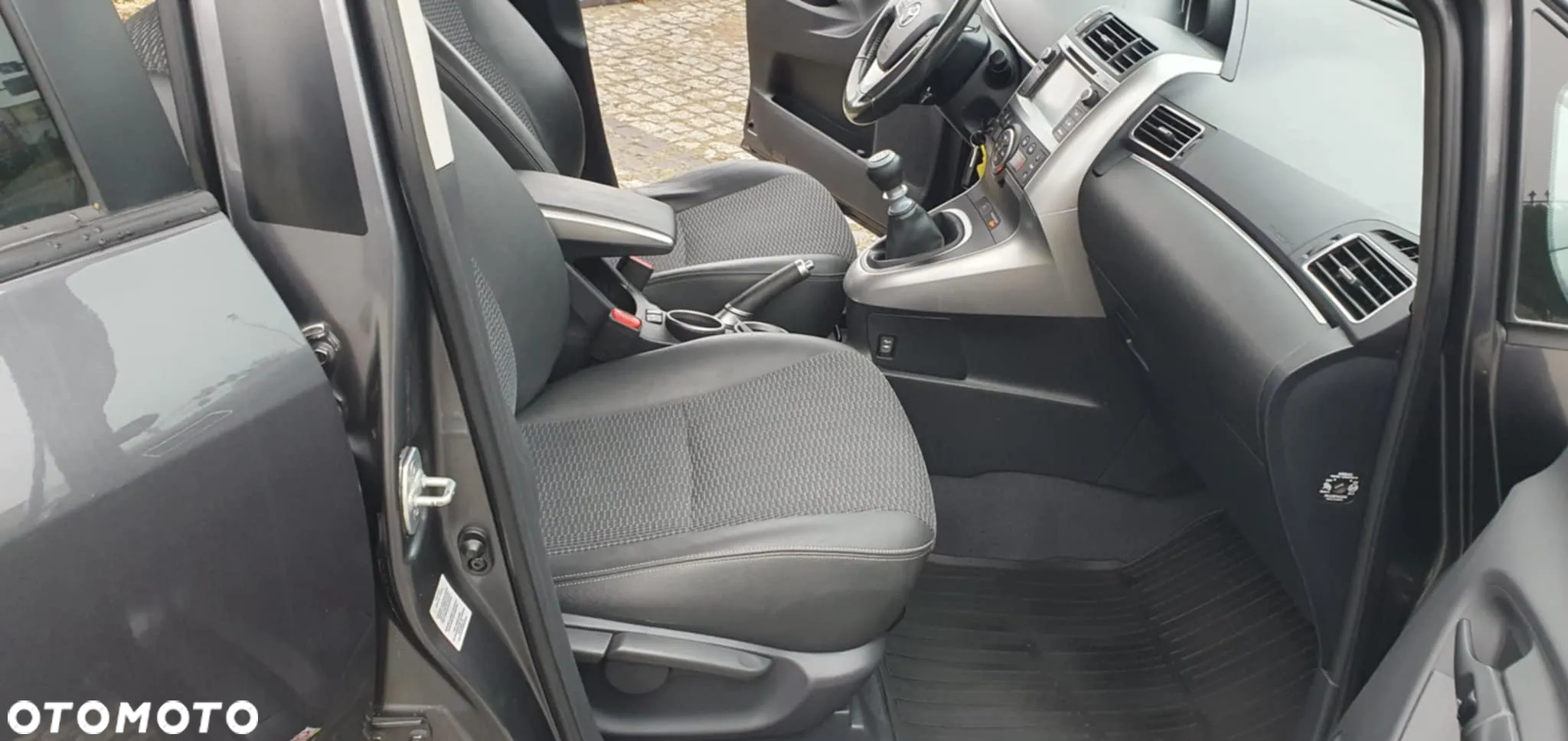 Toyota Verso 1.8 Premium 7os EU6 - 31