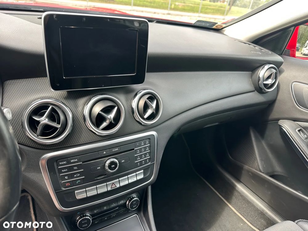 Mercedes-Benz GLA - 14