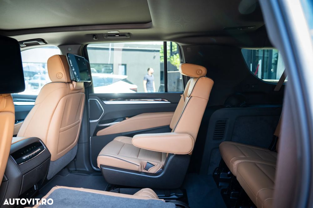 Cadillac Escalade - 28