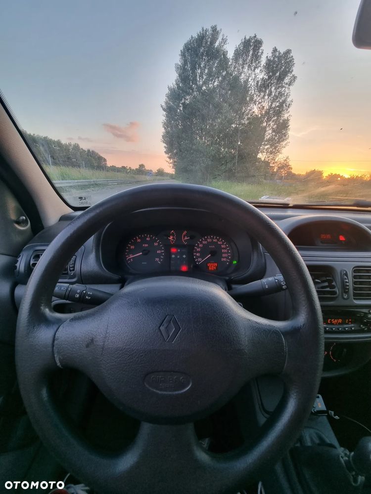 Renault Clio - 7