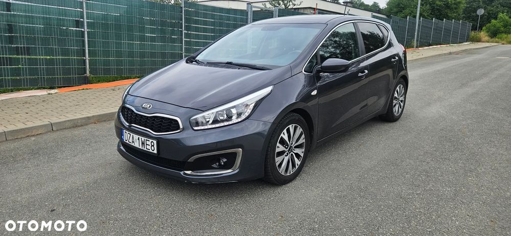 Kia Ceed 1.6 CRDi 136 ISG UEFA EURO 2016 - 1