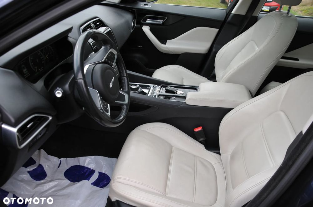 Jaguar F-Pace 2.0 i4D AWD Chequered Flag - 16