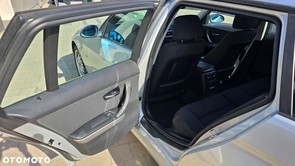 BMW Seria 3 320d - 27