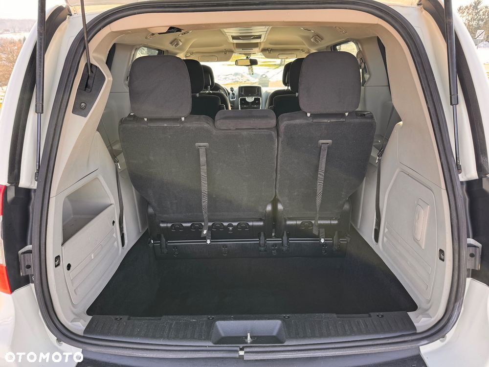 Chrysler Town & Country - 23