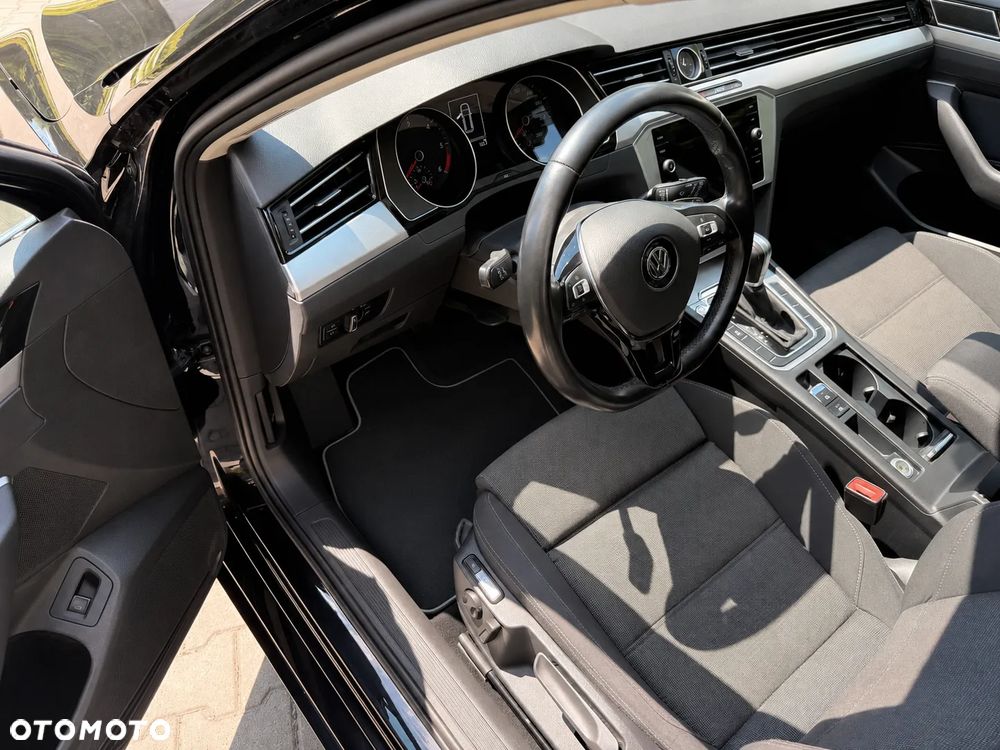 Volkswagen Passat - 11