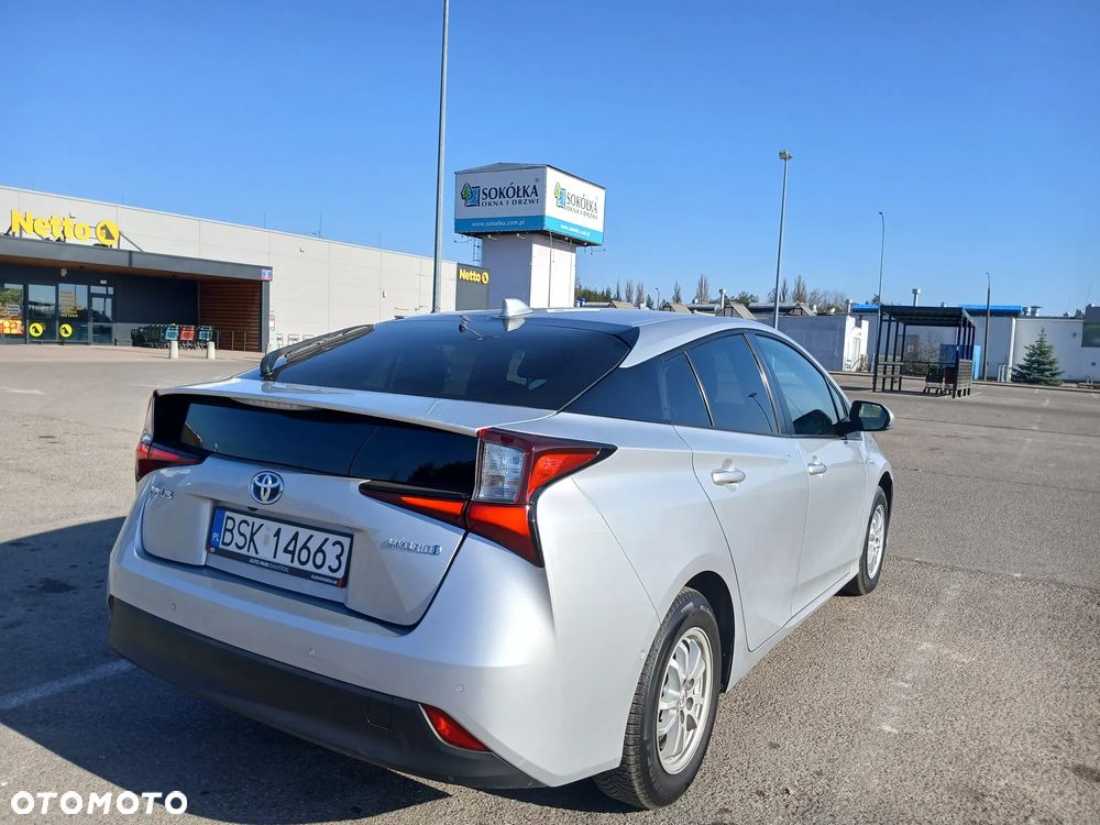 Toyota Prius Hybrid - 2