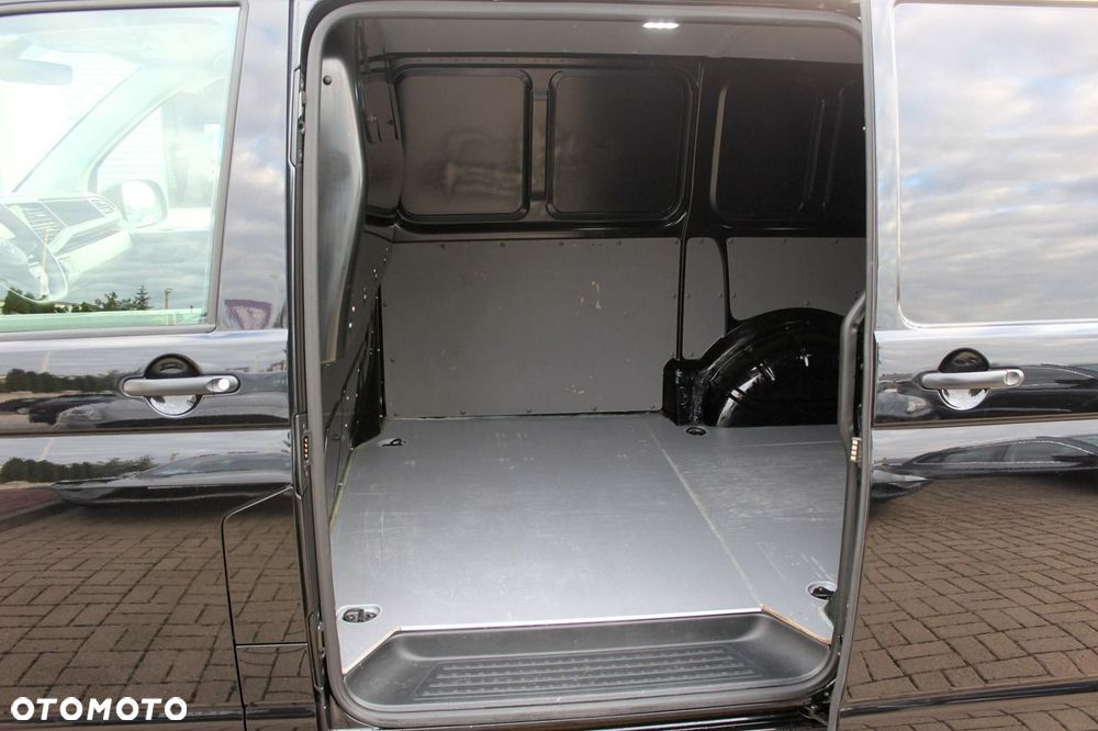 Volkswagen Transporter - 9