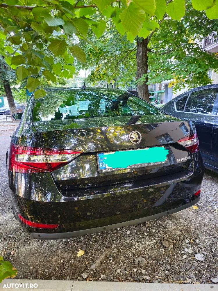 Skoda Superb 2.0 TDI DSG Ambition - 11