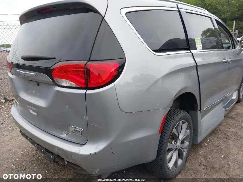Chrysler Pacifica - 5