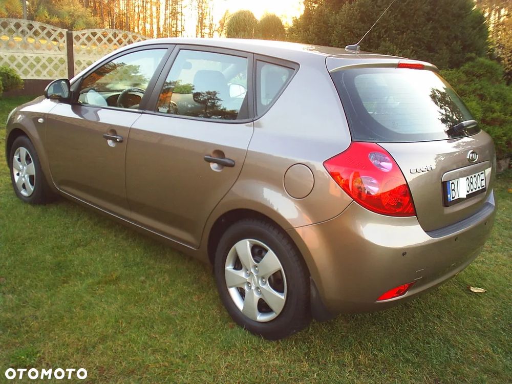 Kia Ceed - 23