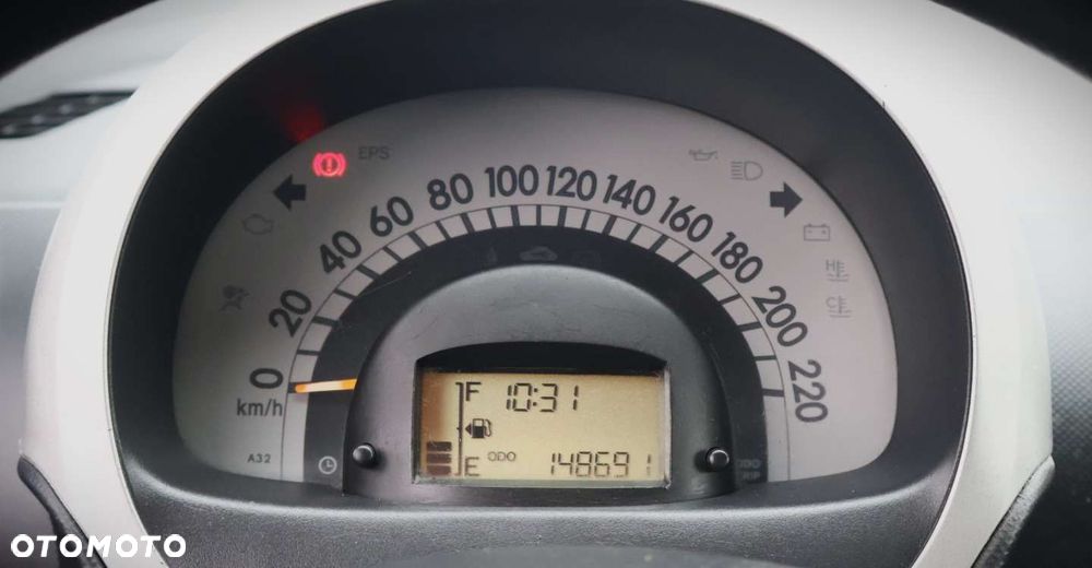 Daihatsu Sirion - 18