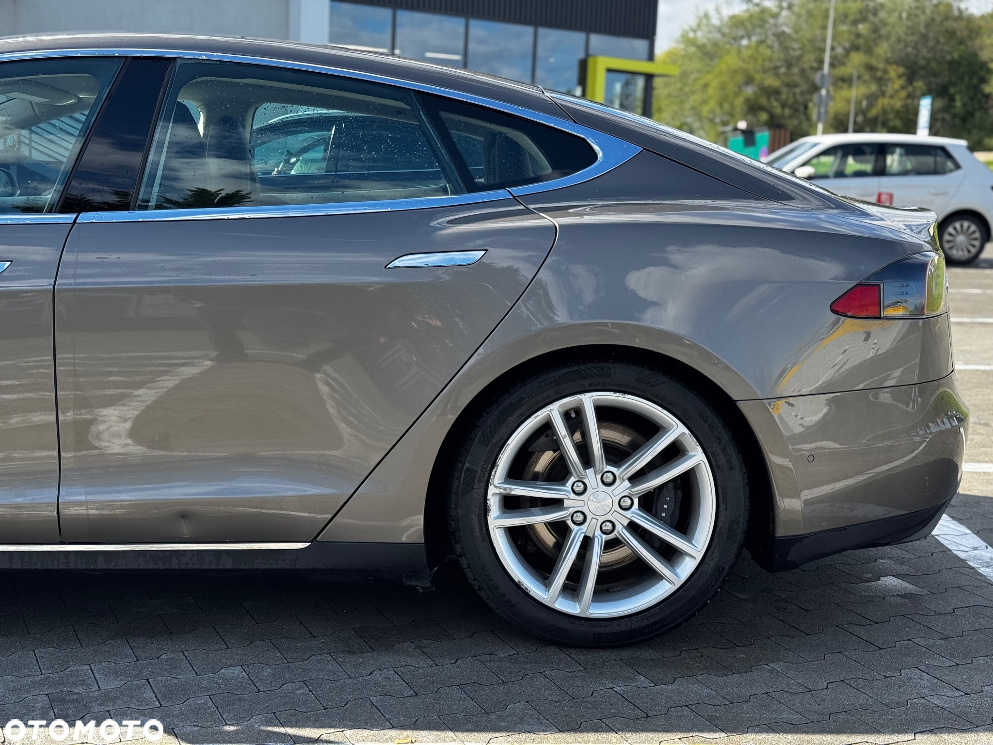 Tesla Model S Long Range Plus - 9