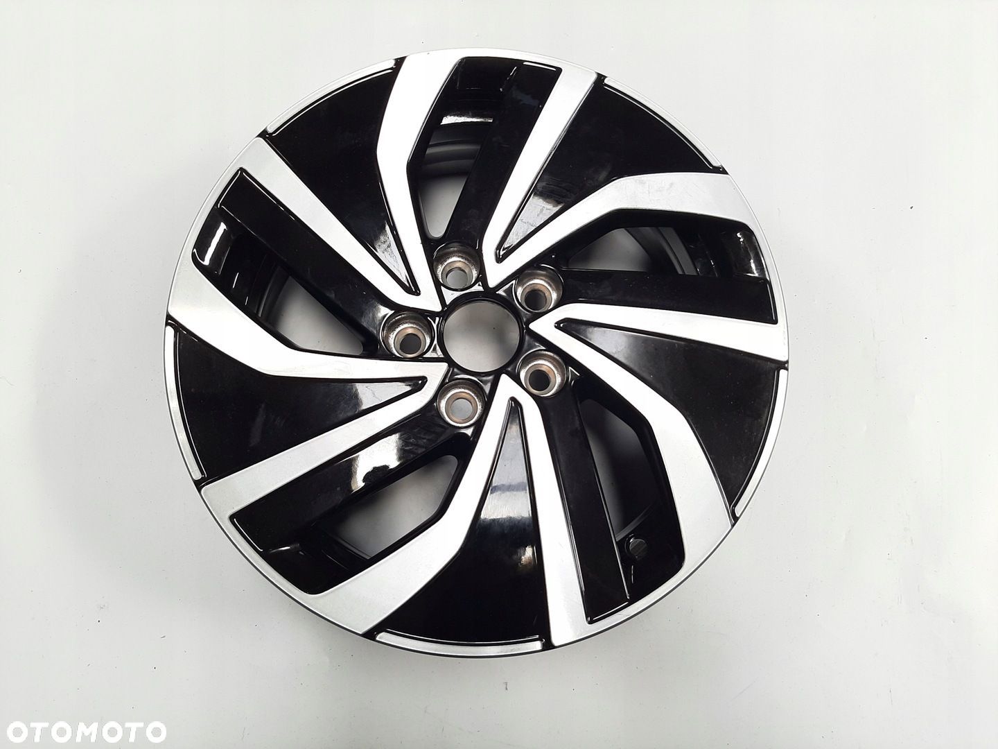 VW Polo VI Felga Aluminiowa Alufelga R15 15" 5,5Jx15H2 ET 40 2G0601025AS - 1