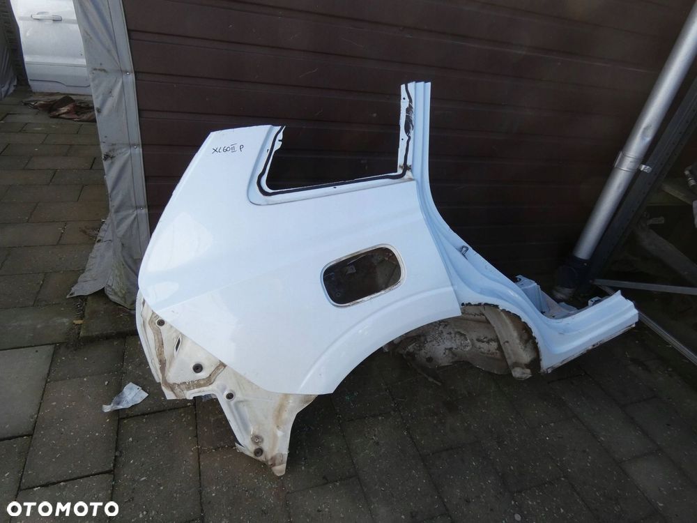 VOLVO XC60 II BŁOTNIK ĆWIARTKA PRAWY TYŁ TYLNY - 1