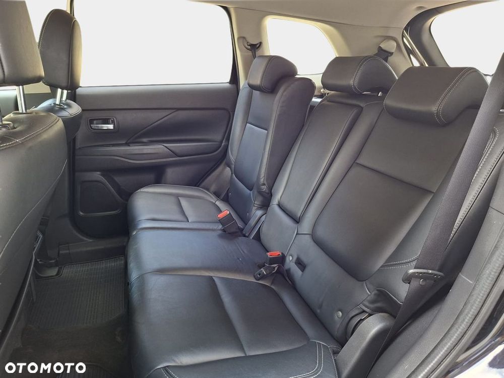 Mitsubishi Outlander 2.0 Instyle + 4WD CVT - 12