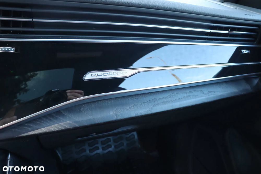 Audi Q8 55 TFSI quattro tiptronic - 25