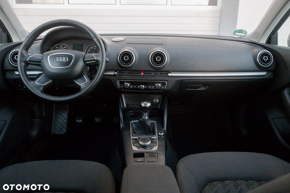 Audi A3 Sportback 1.4 TFSI Ambiente - 31