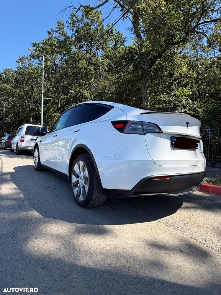 Tesla Model Y AWD Performance - 3