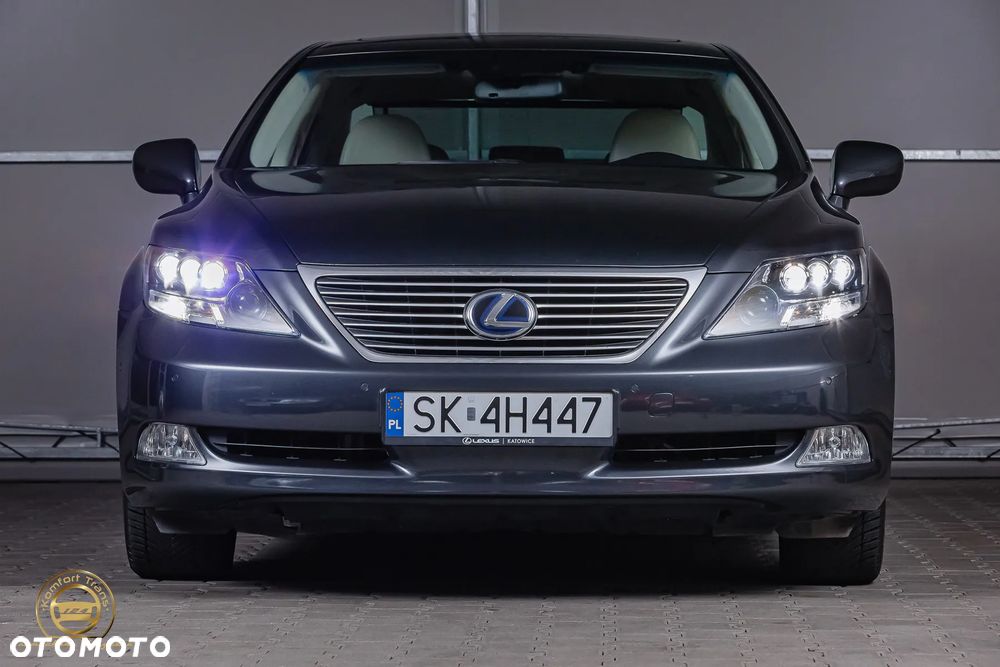 Lexus LS - 3
