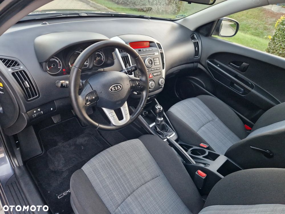 Kia Ceed - 26