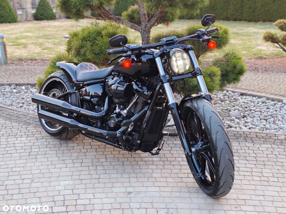 Harley-Davidson Softail Breakout - 16