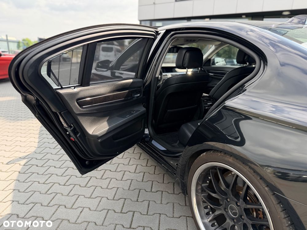 BMW Seria 7 750i - 21