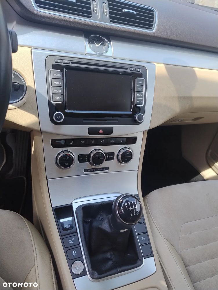Volkswagen Passat 2.0 TDI Comfortline - 8