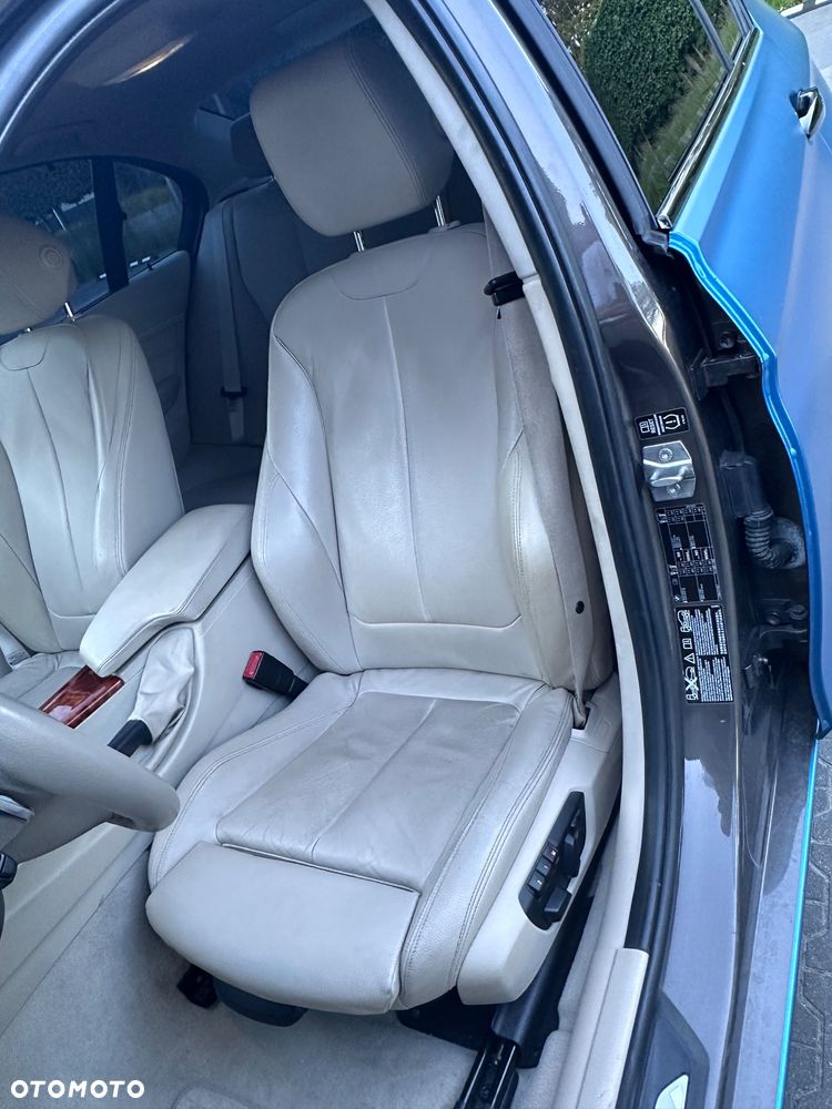 BMW Seria 3 328i xDrive Modern Line - 15