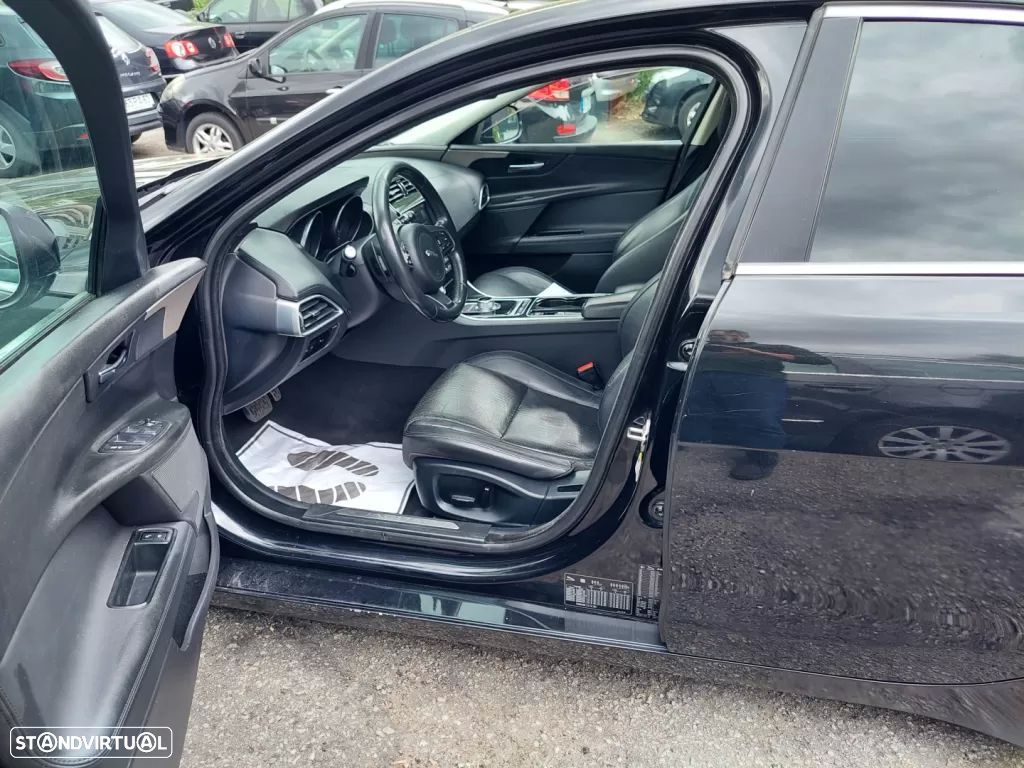 Jaguar XE 2.0 D Portfolio Aut. - 9