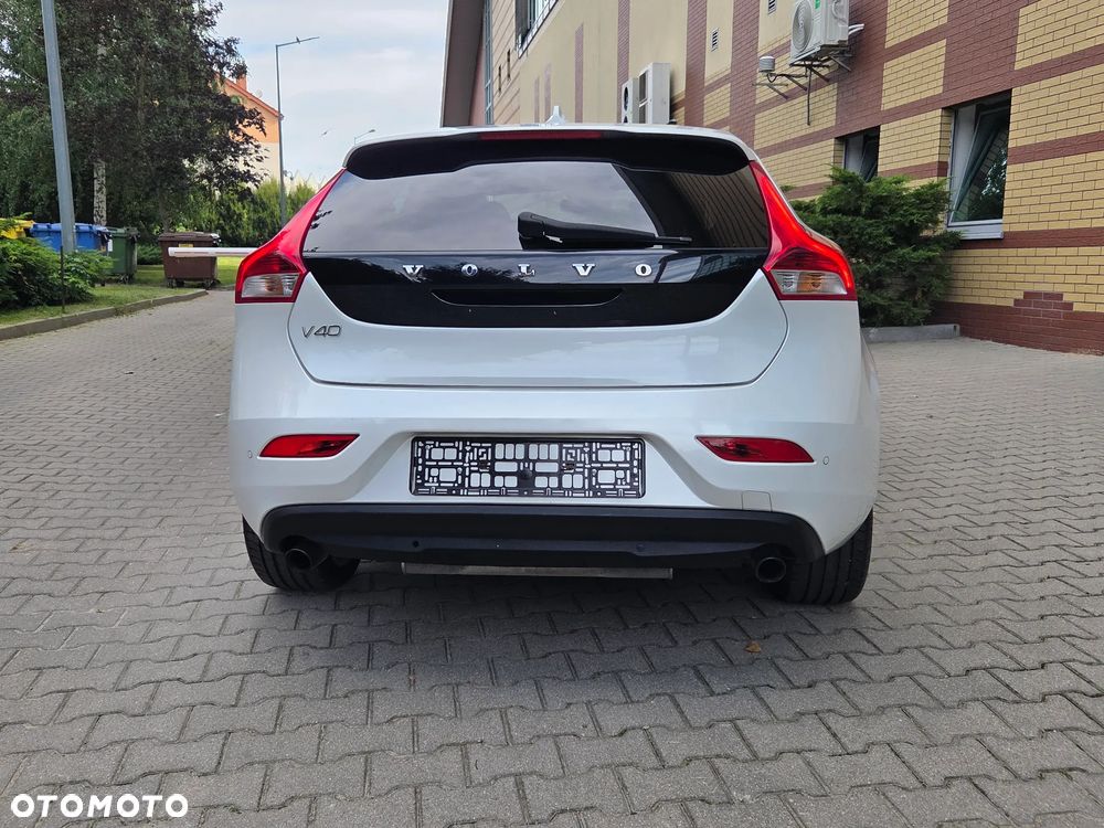 Volvo V40 T2 Momentum - 10