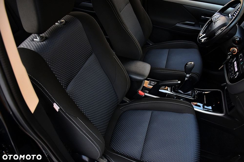 Mitsubishi Outlander 2.0 Invite + 2WD - 29