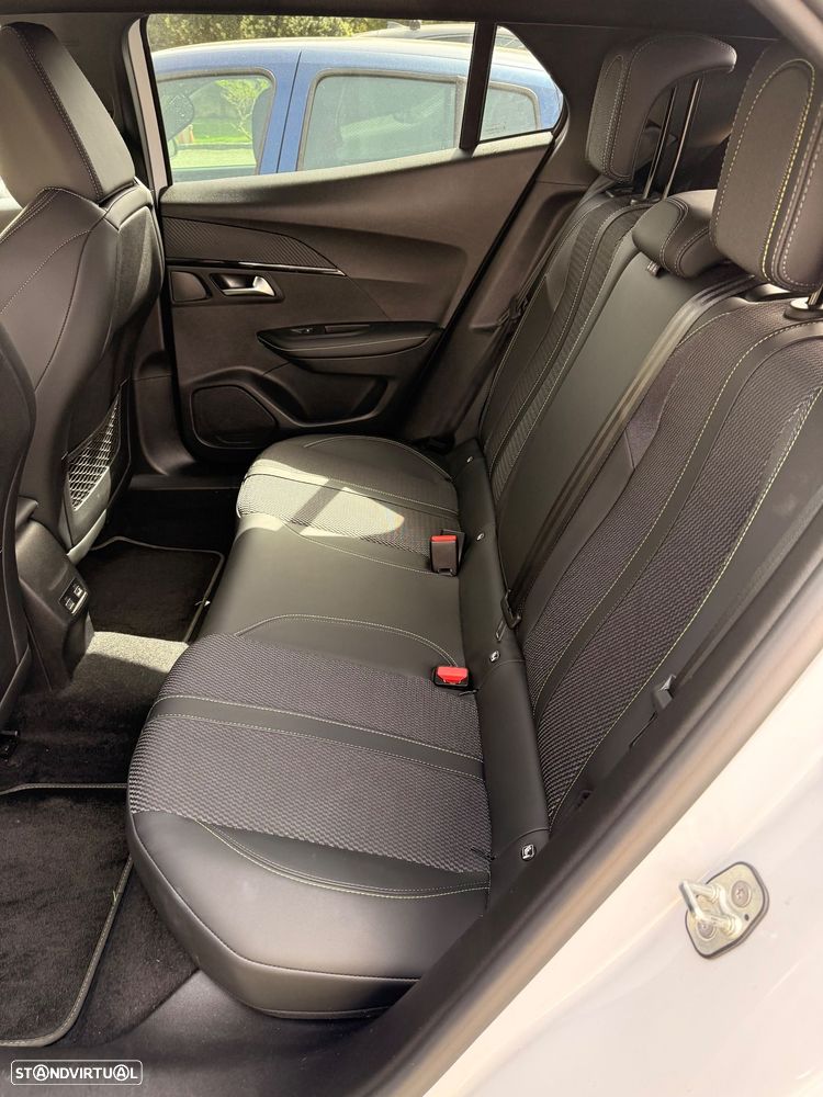 Peugeot 2008 1.2 PureTech GT Line EAT8 - 21