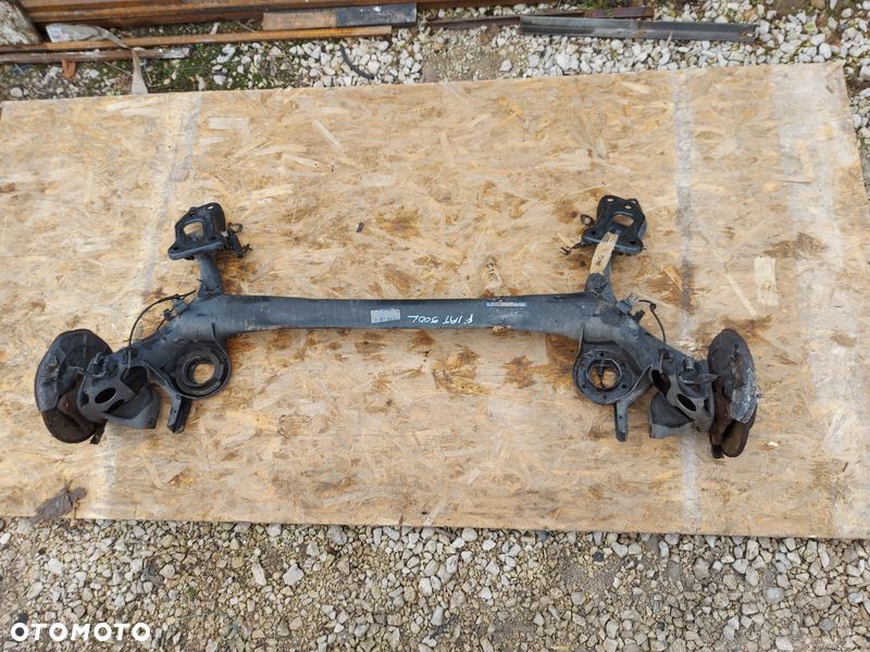 fiat 500l 500 l 0.9t 900 t belka zawieszenia tył tylna - 1