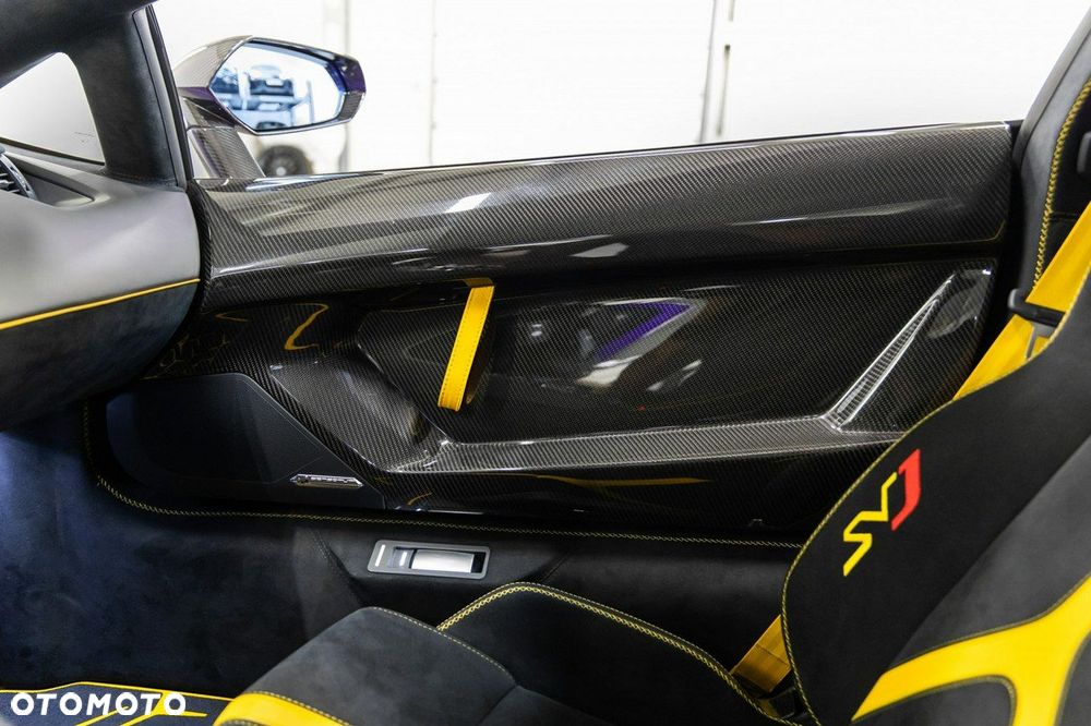 Lamborghini Aventador - 38