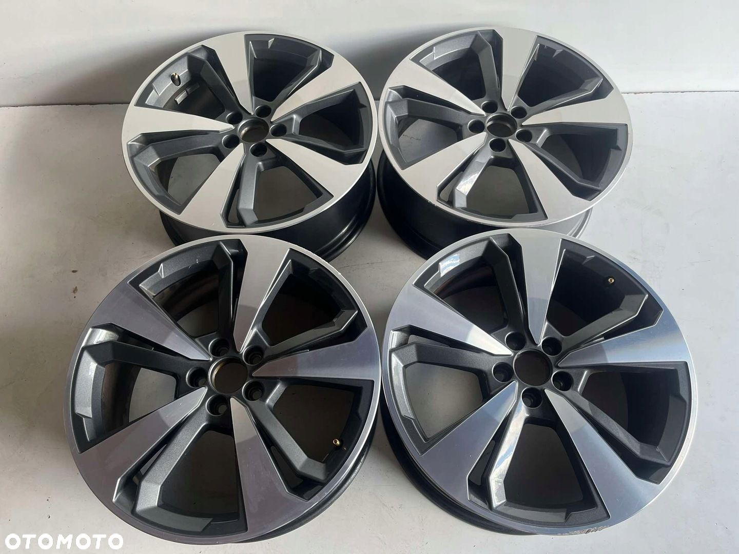 AUDI A1 II 82A GB FELGI 7.5JX18 ET43 5X112 - 1