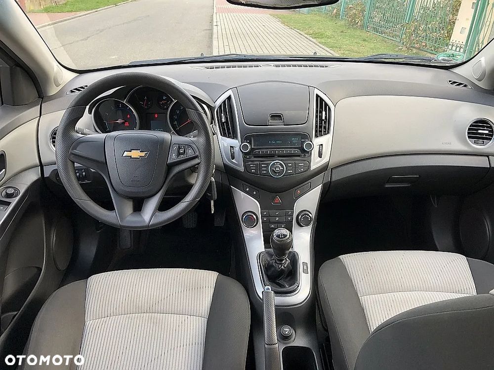 Chevrolet Cruze 1.6 LT - 10