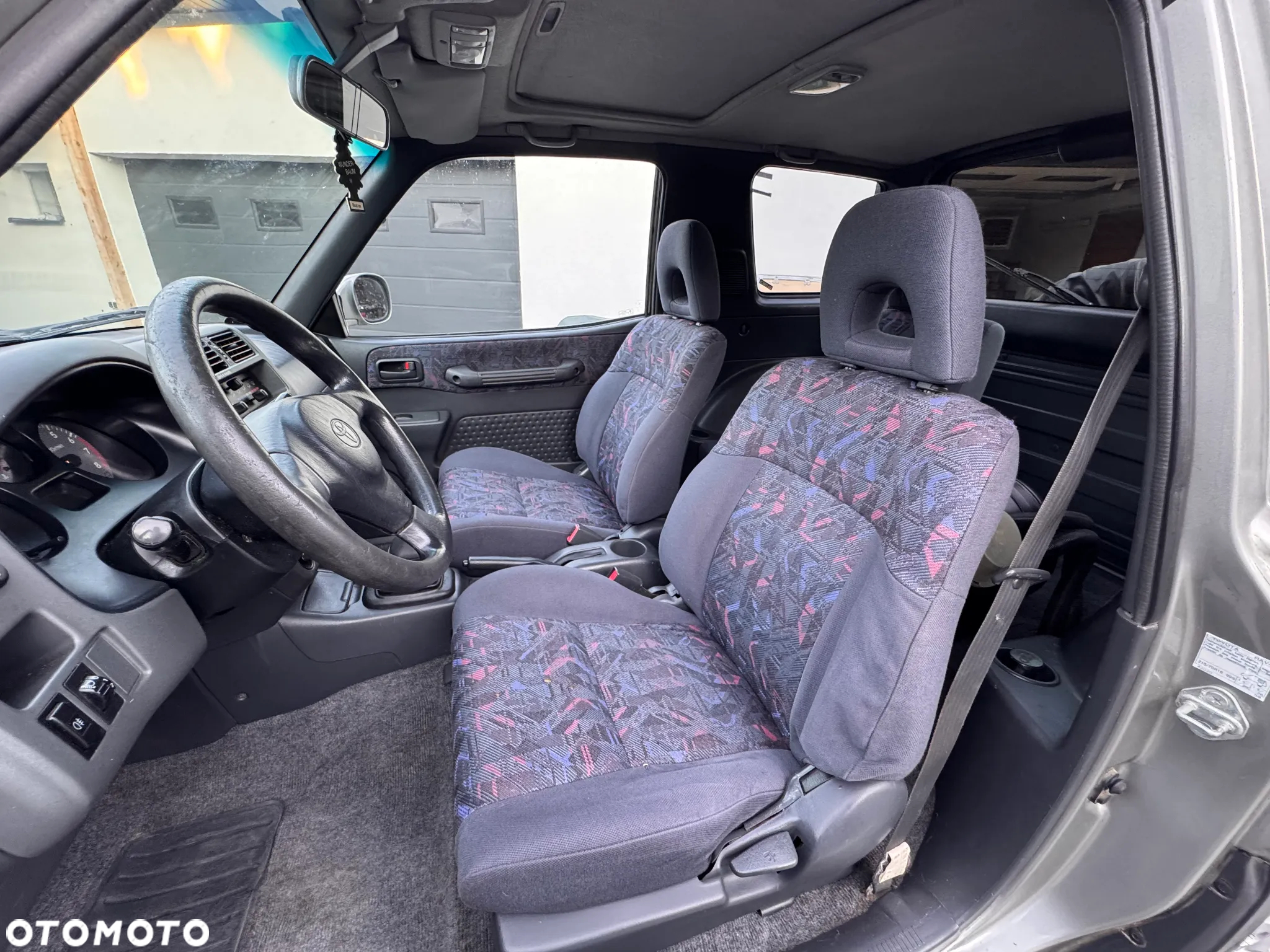 Toyota RAV4 2.0 - 18