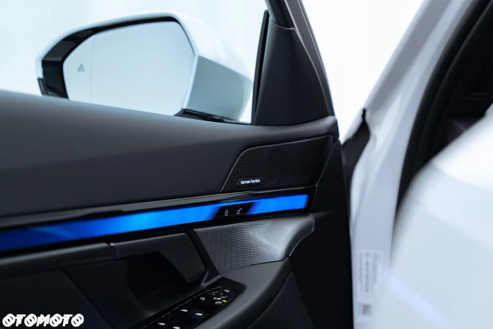 BMW Seria 5 520i mHEV M Sport - 24