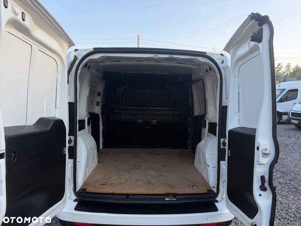 Fiat DOBLO / 1.6D / FV23% / NAJBOGATSZA WERSJA / 3 OSOBOWY / NAVI / CARPLAY - 11