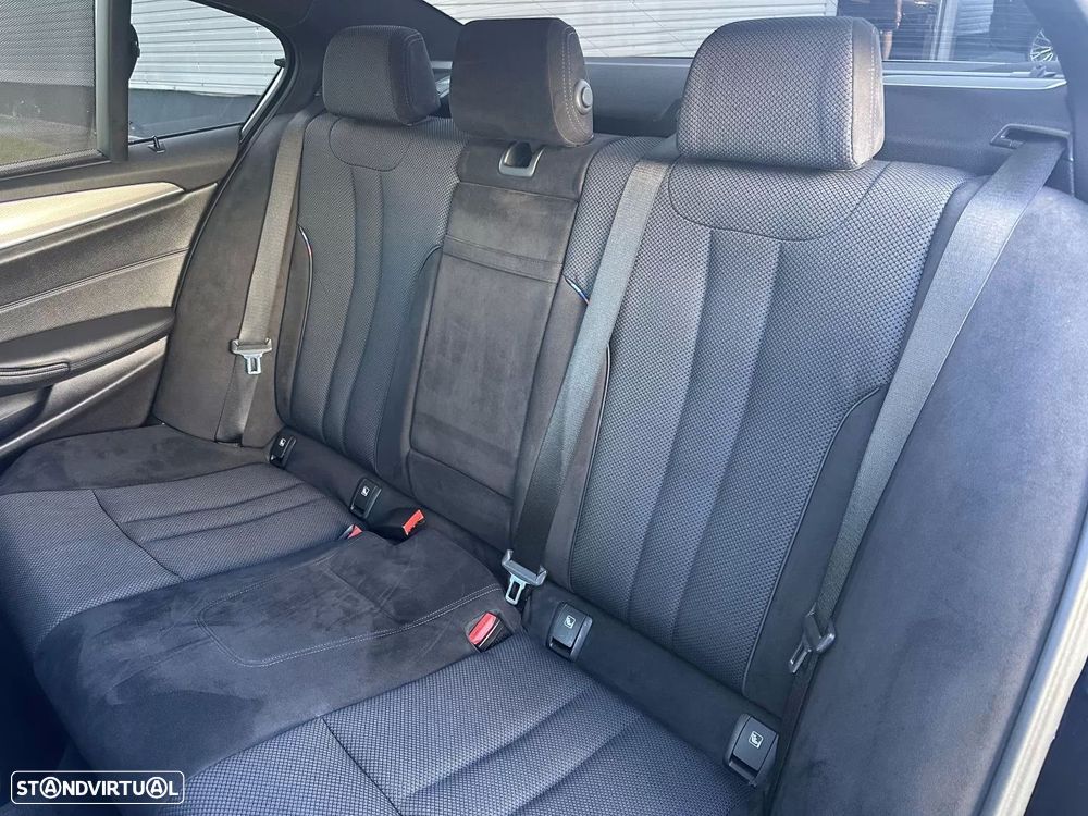 BMW M550d xDrive Auto - 38